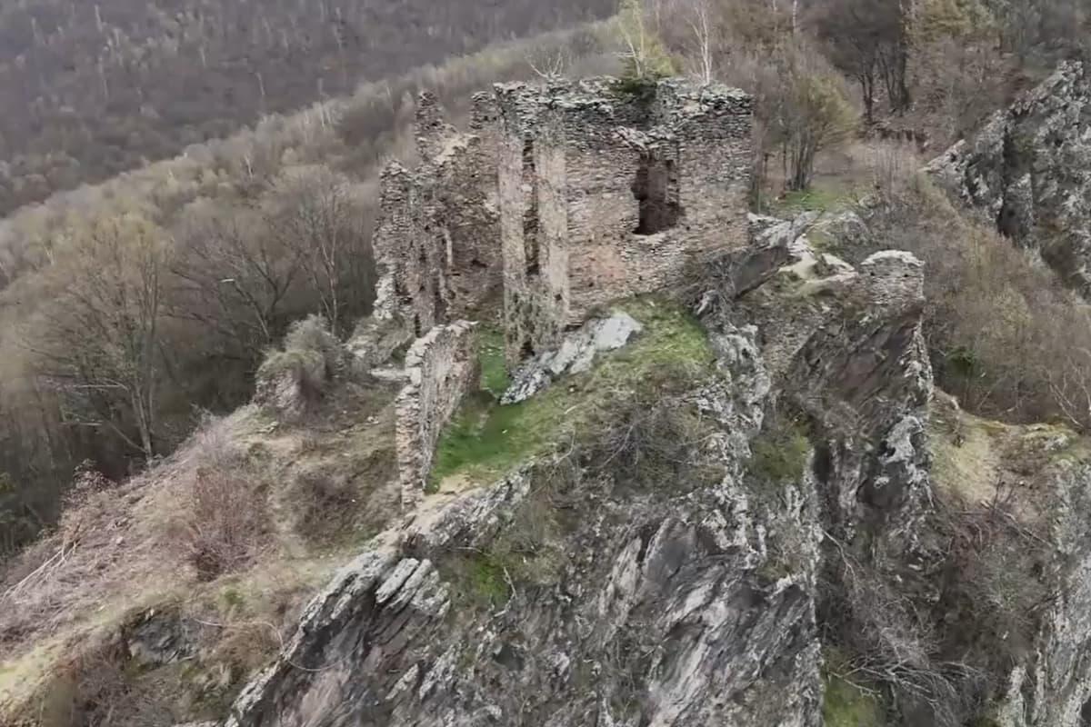 Притулок привидів та чаклунства: у Карпатах 