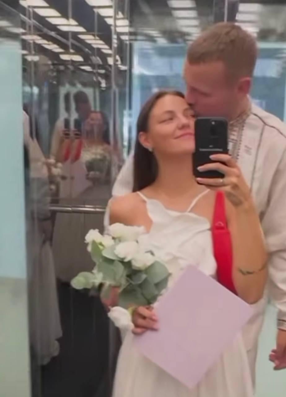 Жена Темляка впервые подтвердила слухи об их разводе после громкого скандала Жена Темляка впервые подтвердила слухи об их разводе после громкого скандала