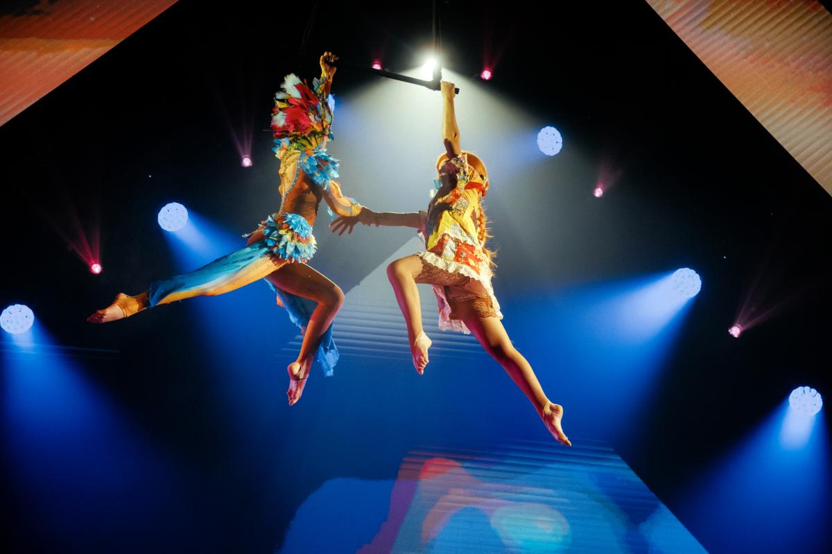 Артисты Цирка дю Солей, сказочная история и саундтрек от MONATIK: шоу 'Потяг у дива' впервые в Национальном цирке Артисты Цирка дю Солей, сказочная история и саундтрек от MONATIK: шоу 'Потяг у дива' впервые в Национальном цирке