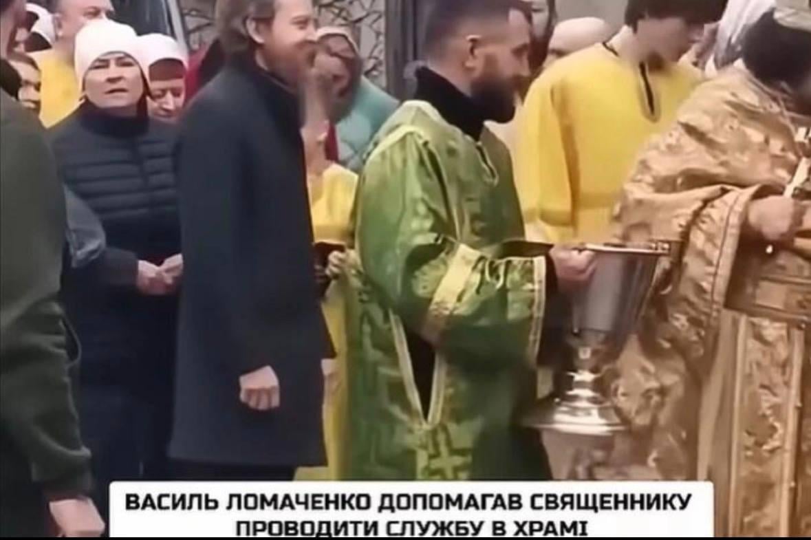 Ломаченко 'засветился' в рясе в храме УПЦ МП (видео) Ломаченко 'засветился' в рясе в храме УПЦ МП (видео)