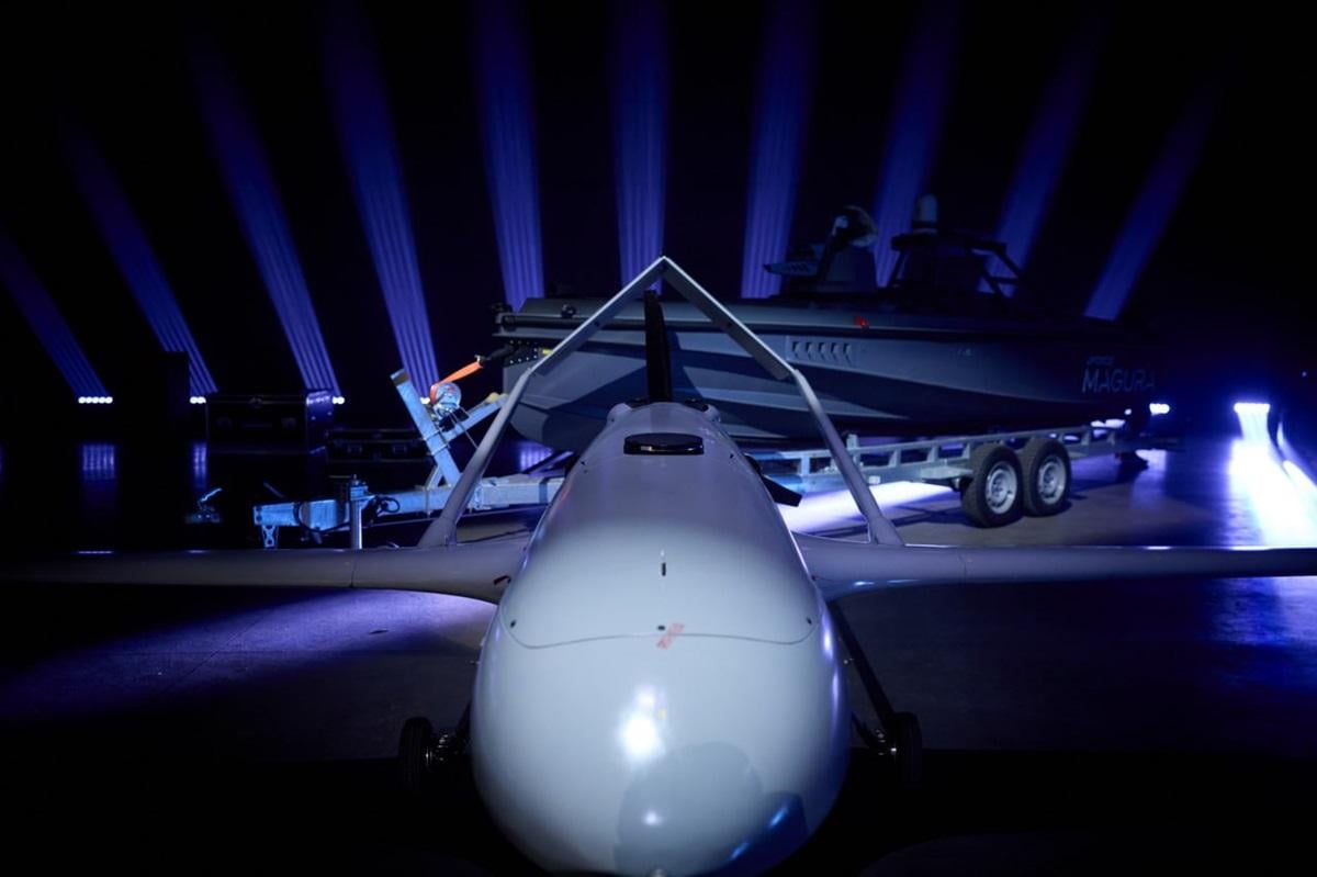 Зеленский показал 56 видов украинского оружия, появившегося во время войны