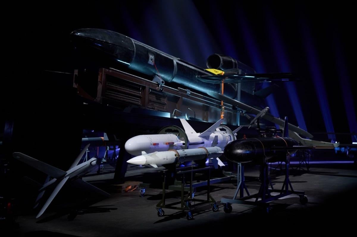 Зеленский показал 56 видов украинского оружия, появившегося во время войны