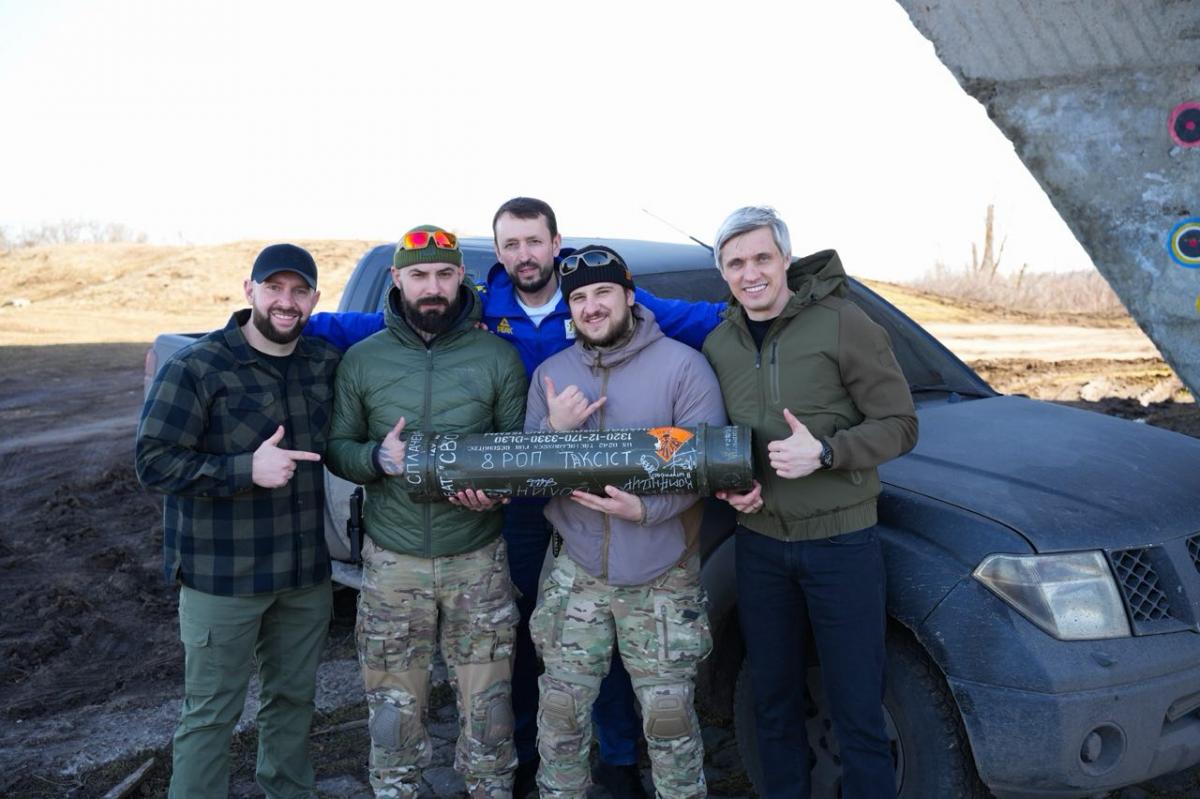 Как военные отпраздновали Пасху на передовой: большой груз на фронт, доставка пасок с помощью дронов и помощь фонду 'Надія'