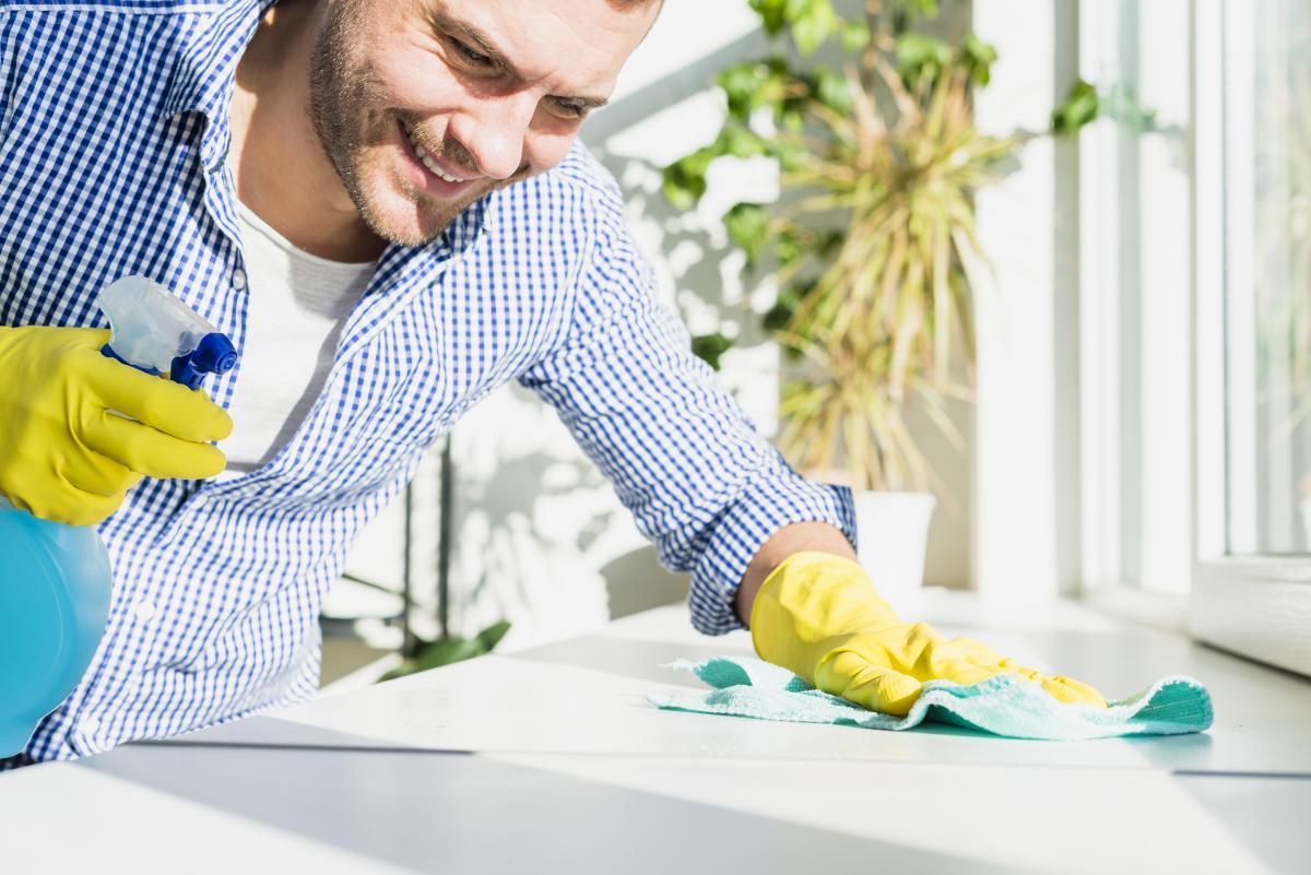 Чем отмыть скотч от пластика и оконных рам Чем отмыть скотч от пластика и оконных рам