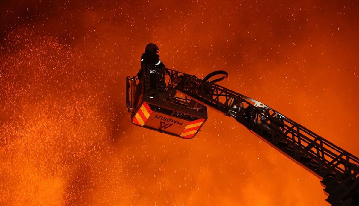 Росіяни майже дві доби гатили по Дніпру: в місті значні руйнування, є загиблі та поранені (фото, відео)