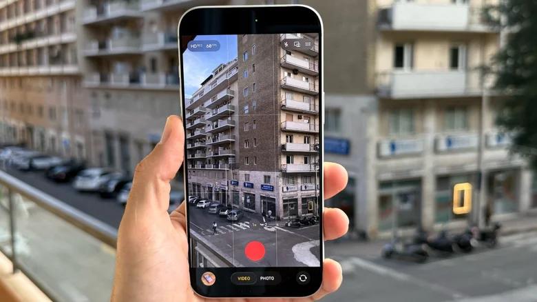 Бічні кнопки смартфона не тільки регулюють гучність: ці 4 функції вас здивують