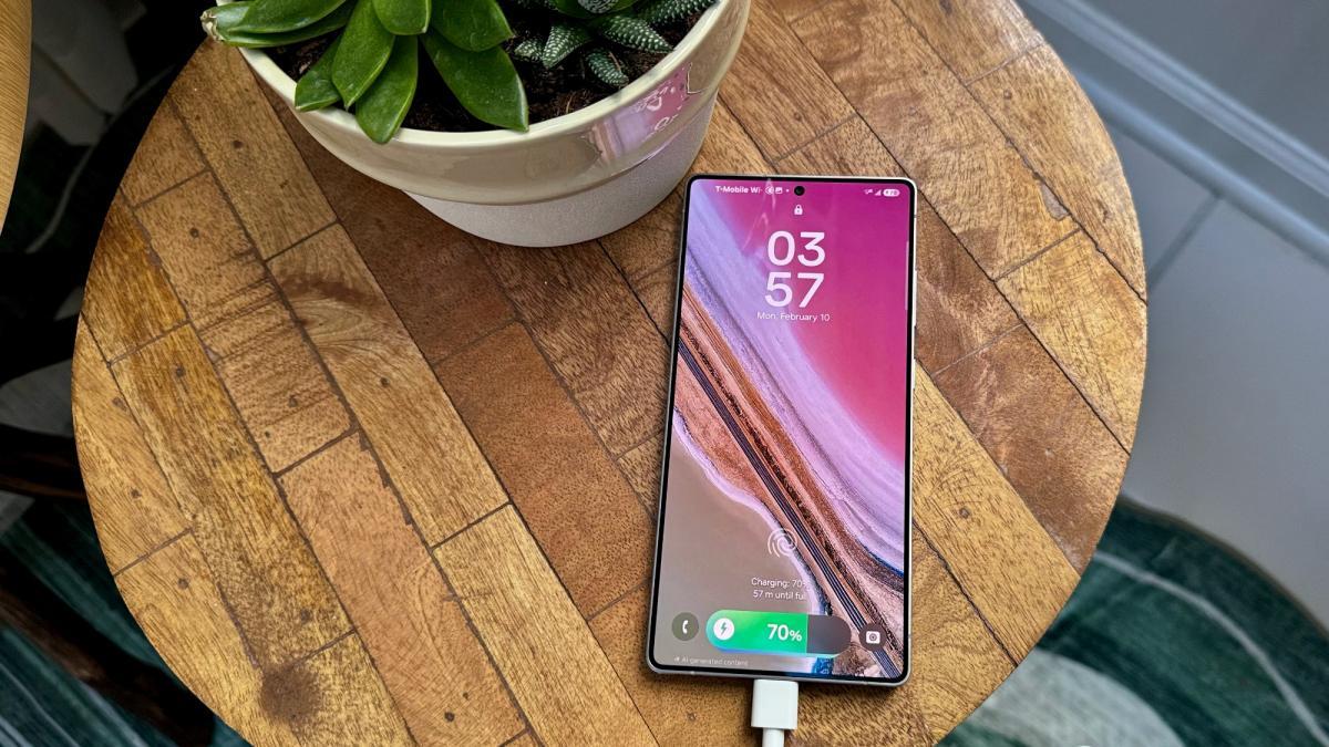 Чому батарея смартфона "вмирає" за рік-два: винна одна звичка під час заряджання