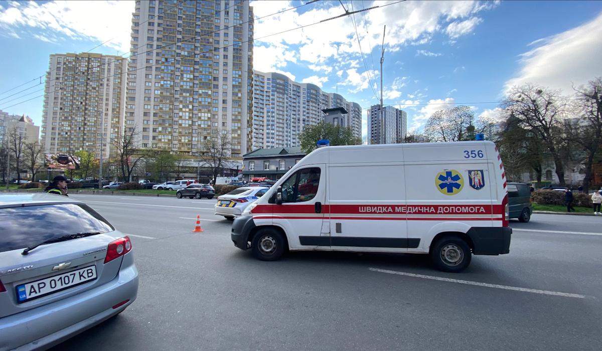 У Києві чоловік відкрив стрілянину на вулиці, є загиблі (фото, відео)