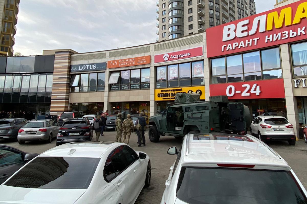 Стрільця у Києві ліквідували під час затримання, - МВС