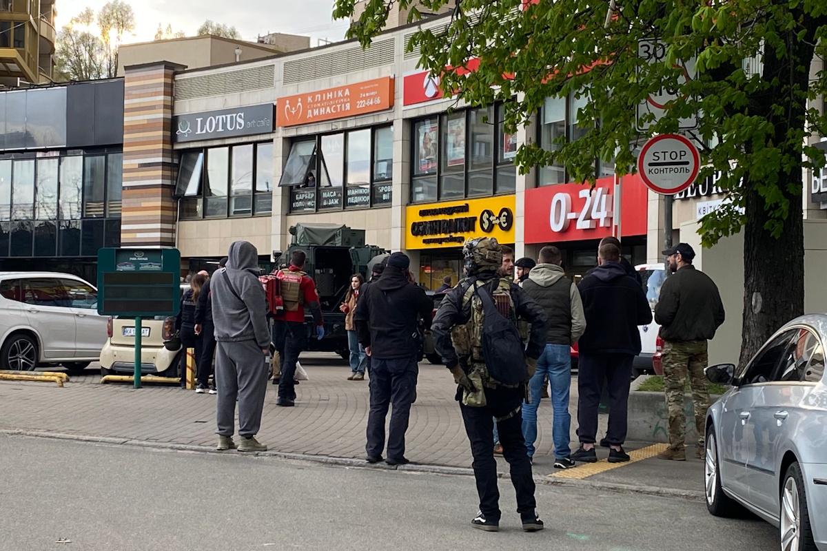 Стрільця у Києві ліквідували під час затримання, - МВС (фото)