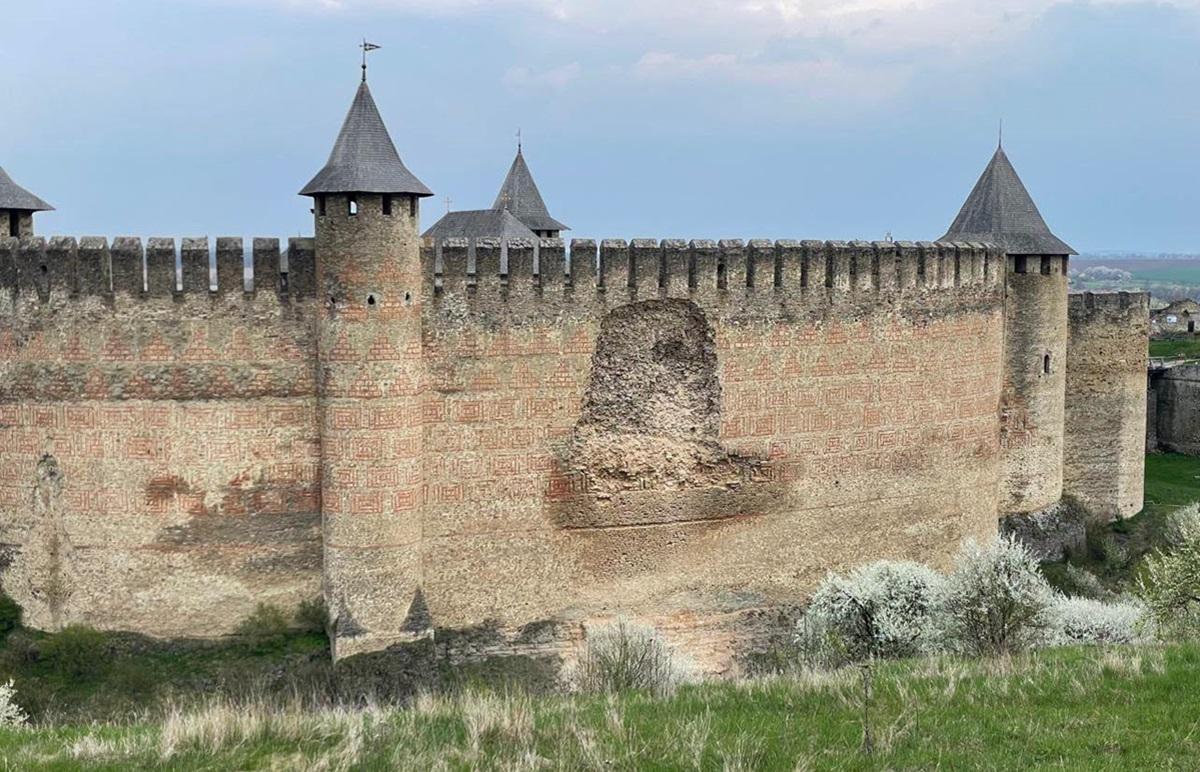 У Хотинській фортеці обвалилася одна зі стін