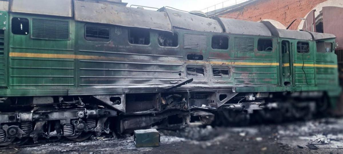 Россия ночью атаковала железную дорогу: под удар попали поезд и вокзал (фото)