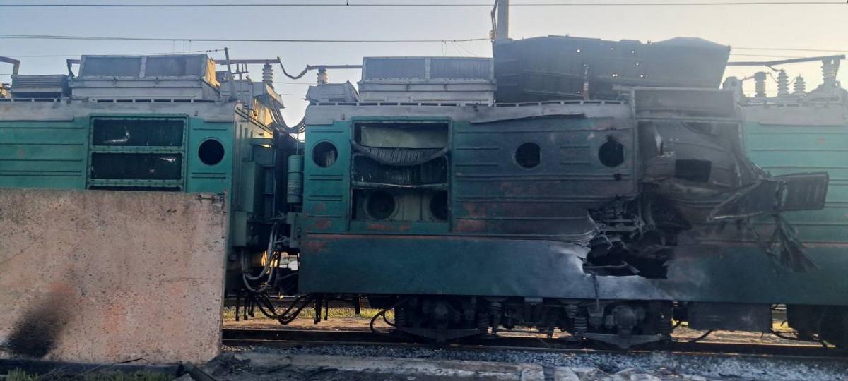 Россия ночью атаковала железную дорогу: под удар попали поезд и вокзал (фото)