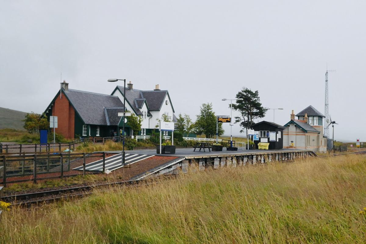 В Великобритании есть отдаленная железнодорожная станция, до которой невозможно доехать на машине