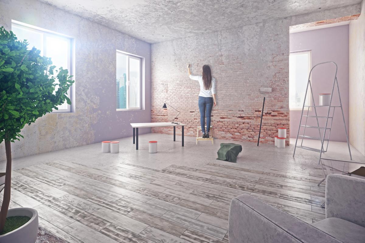 Швидко змінюють стиль, але недовговічні: експерти про плюси та мінуси самоклеючих шпалер