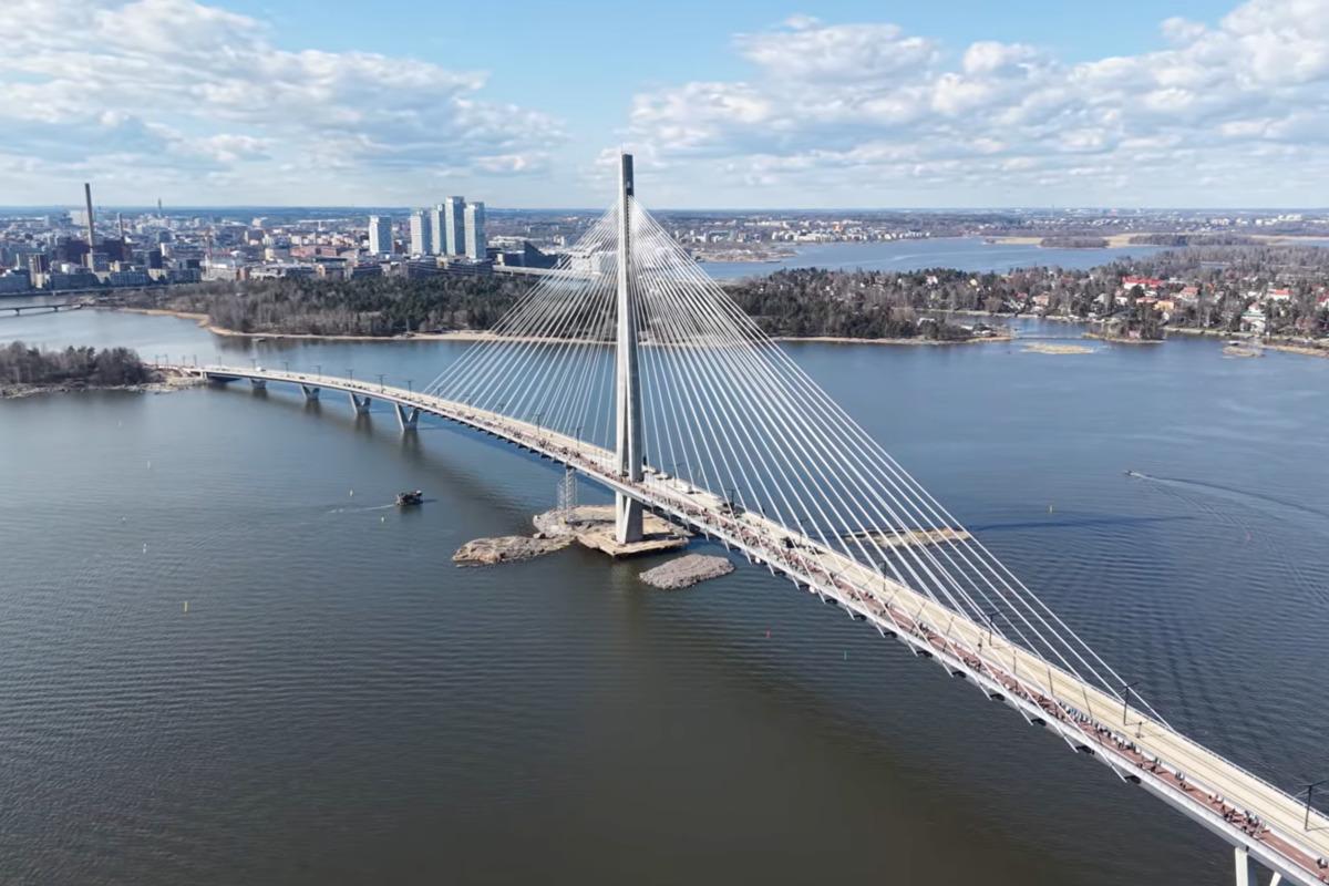 У Фінляндії відкрили один з найдовших пішохідних мостів світу (відео)