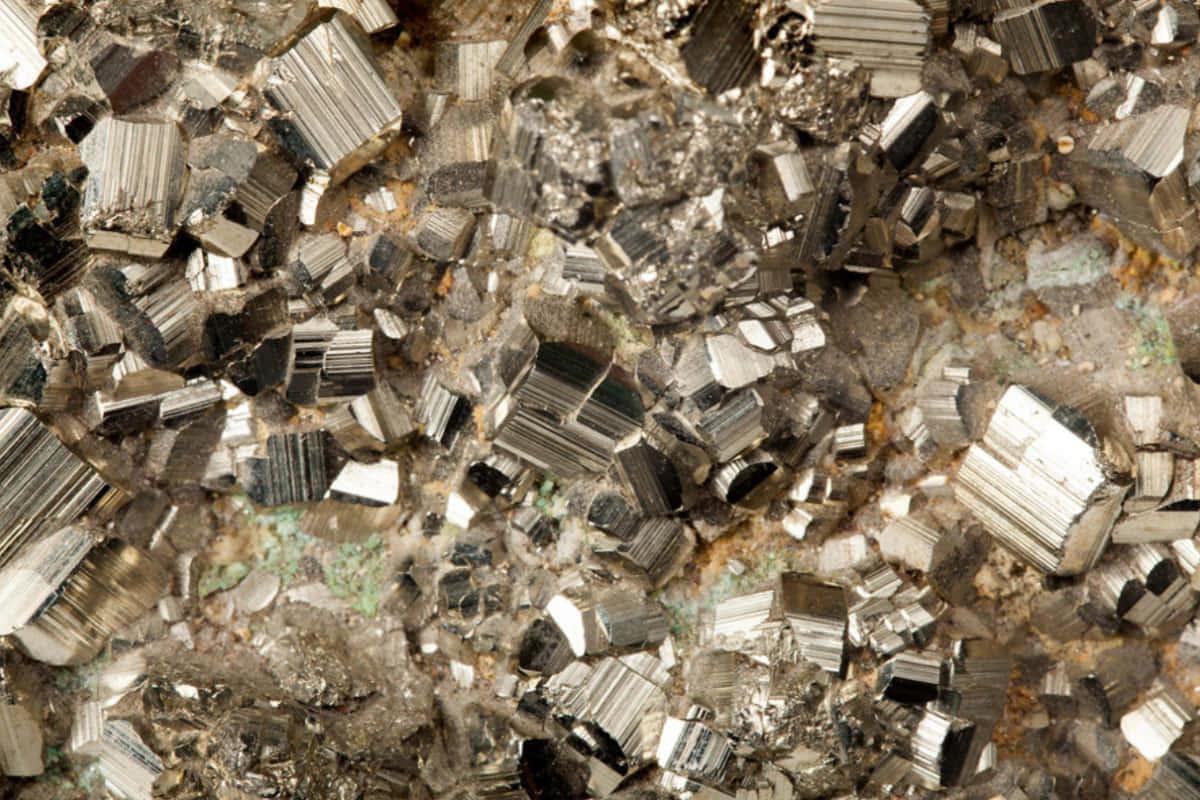 Вчені знайшли літій у мінералі, відомому як 'золото дурнів': нове відкриття