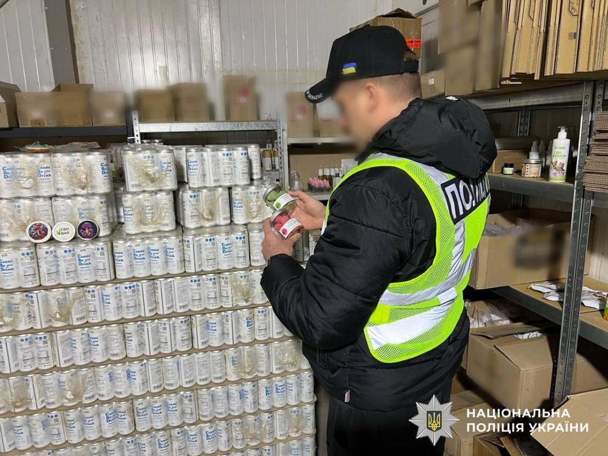 В Україні викрили банду 'Хімпром', яка торгувала наркотиками через відому мережу магазинів (фото, відео)