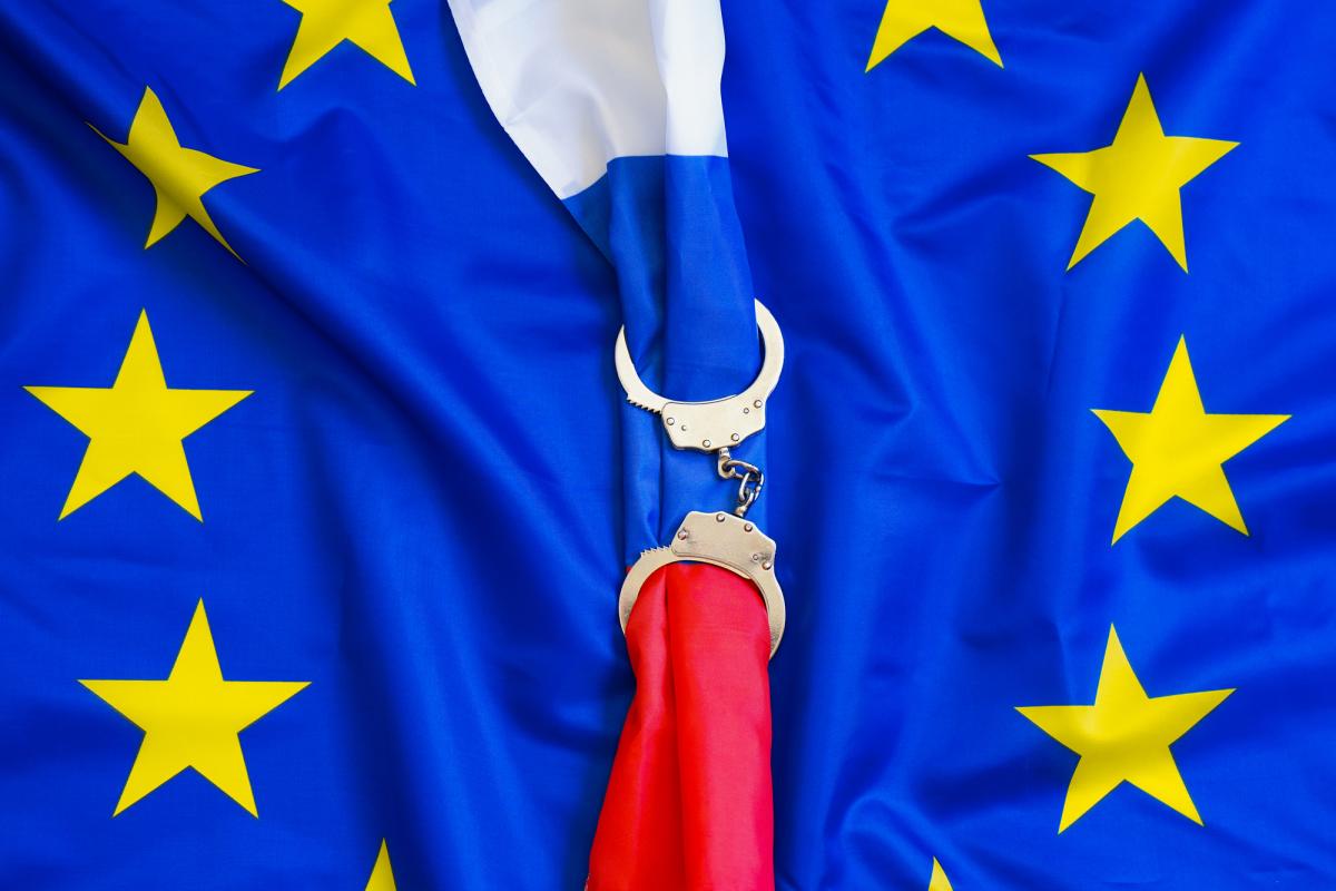 Евродепутат Галер призвал ЕС ужесточить санкции против российской продукции и олигархов Евродепутат Галер призвал ЕС ужесточить санкции против российской продукции и олигархов