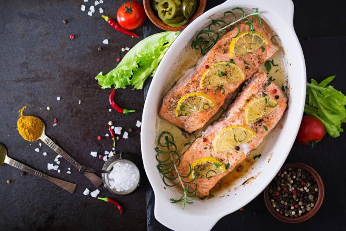Ужин в одной форме за 30 минут: секрет идеального лосося, который 'тает' во рту
