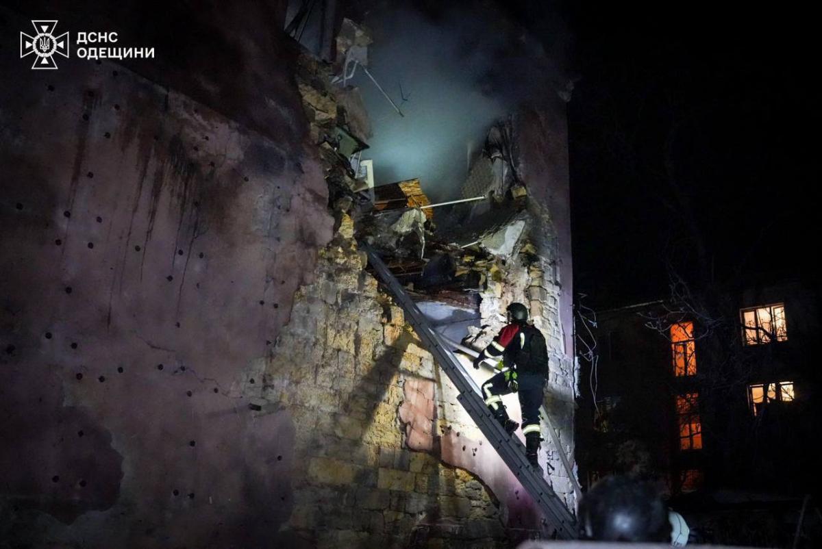 РФ масовано атакувала Одесу: зруйновані будинки, є загиблі та багато поранених (фото)