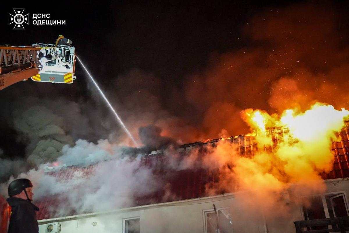 РФ масовано атакувала Одесу: зруйновані будинки, є загиблі та багато поранених (фото)