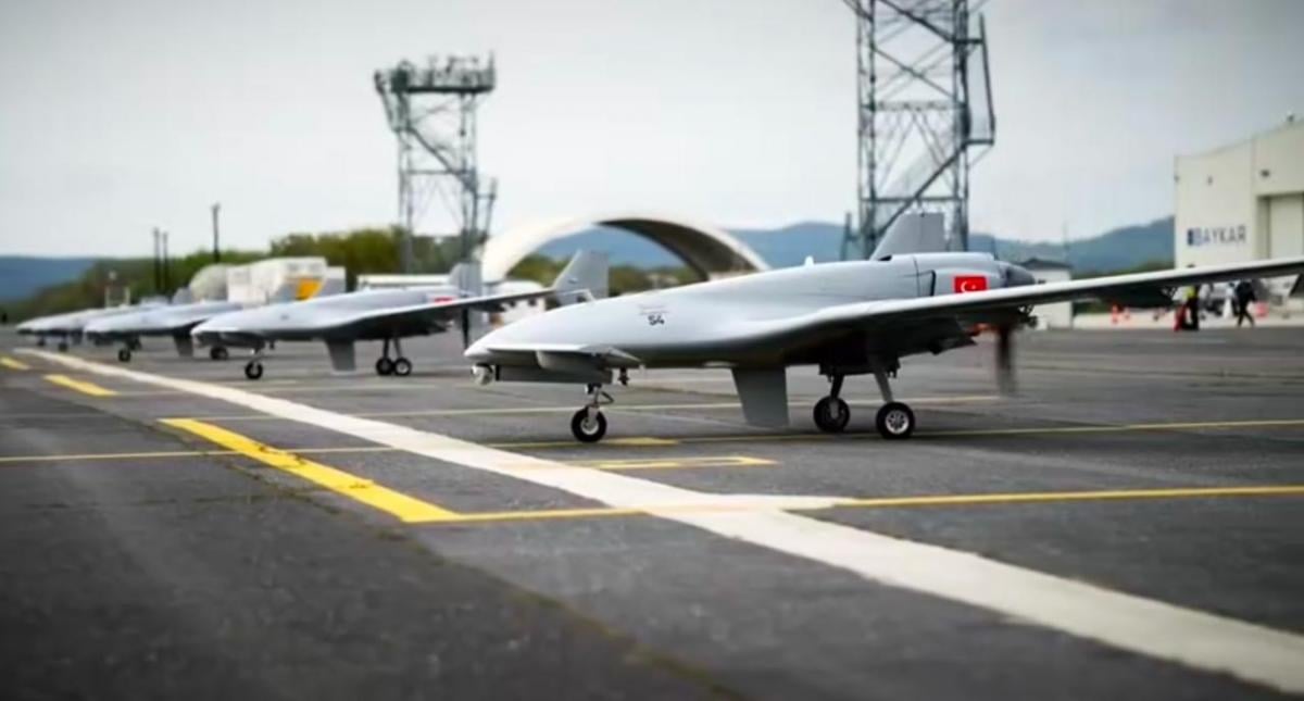 Атакує "роєм" без GPS: Baykar готується презентувати розумний безпілотник K2