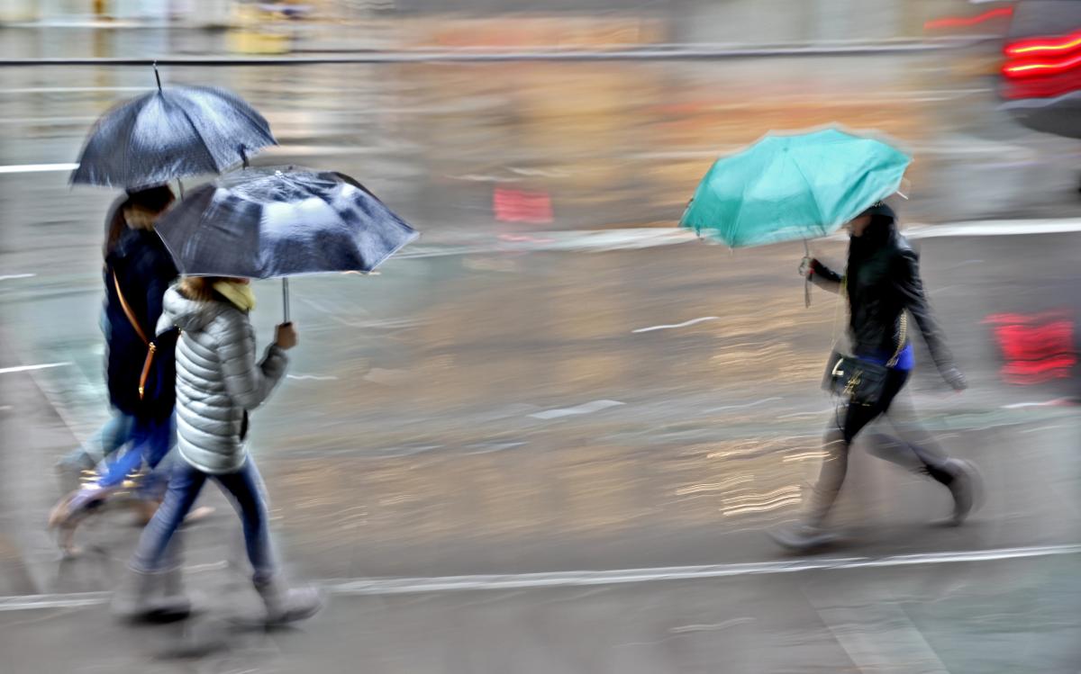 Дождь, снег, ветер и перепады температуры: синоптик предупредила украинцев о непогоде