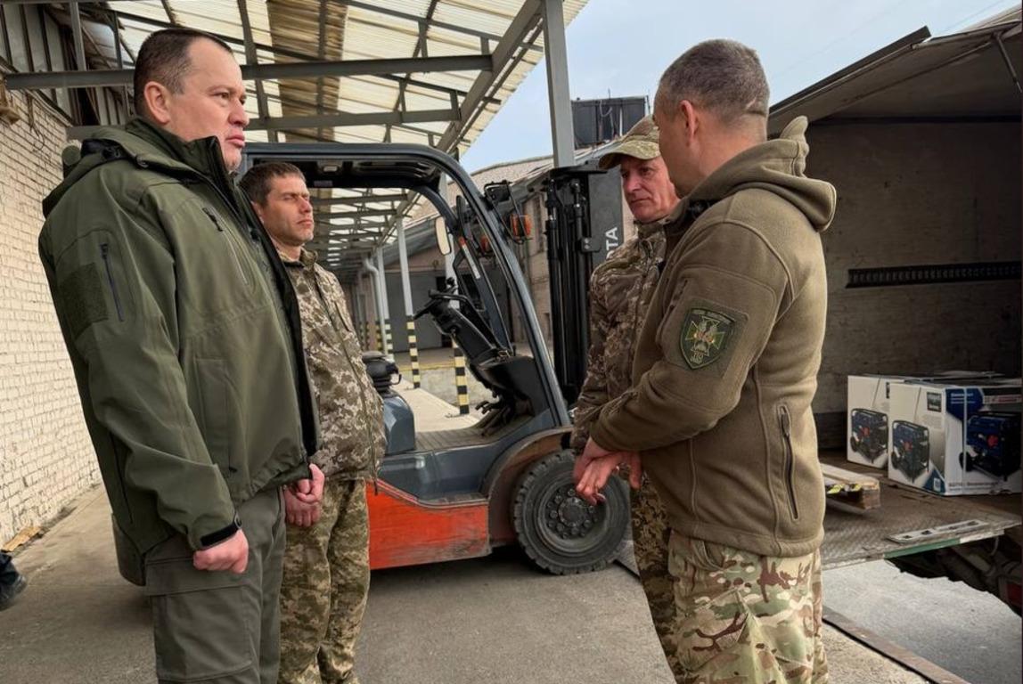 Волонтери 'Української команди' передали партію генераторів 110 бригаді ЗСУ, - Палатний