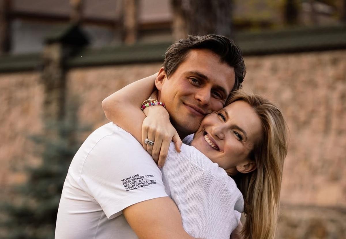 Дружина відомого ведучого показала їхню 4-річну доньку та ніжно звернулась до неї