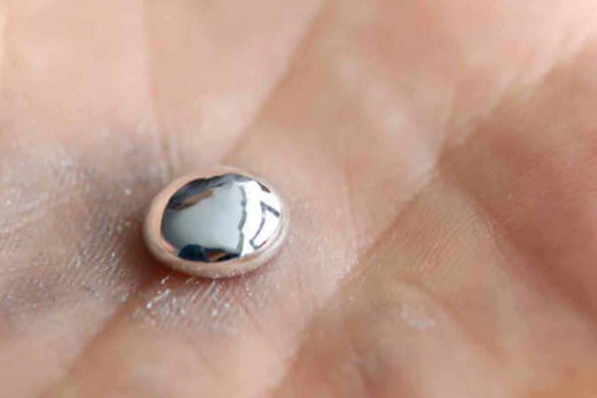 Метал, що тане в руках, приголомшив вчених: багаторічні теорії виявилися помилковими