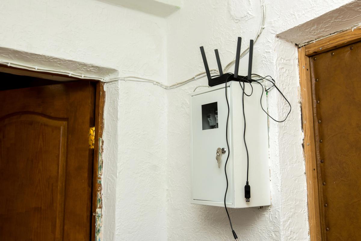 Эксперты раскрыли правду о 'монете на роутере': ускоряет ли это интернет