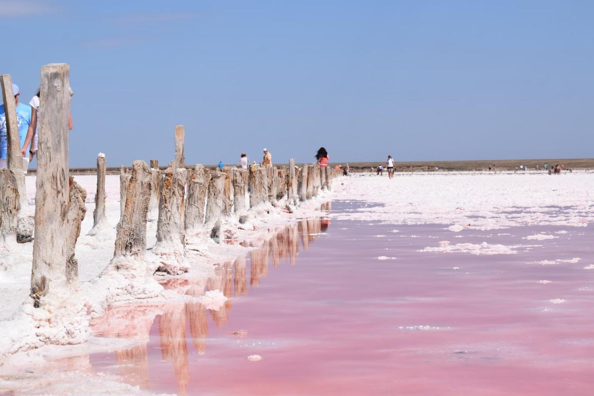 На краденому не заробиш: у що Росія перетворила окуповані курорти України