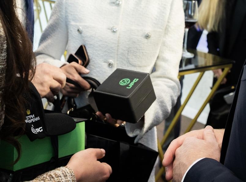 Принц Гаррі отримав пам’ятний подарунок від UPG під час заходів Ігор Нескорених