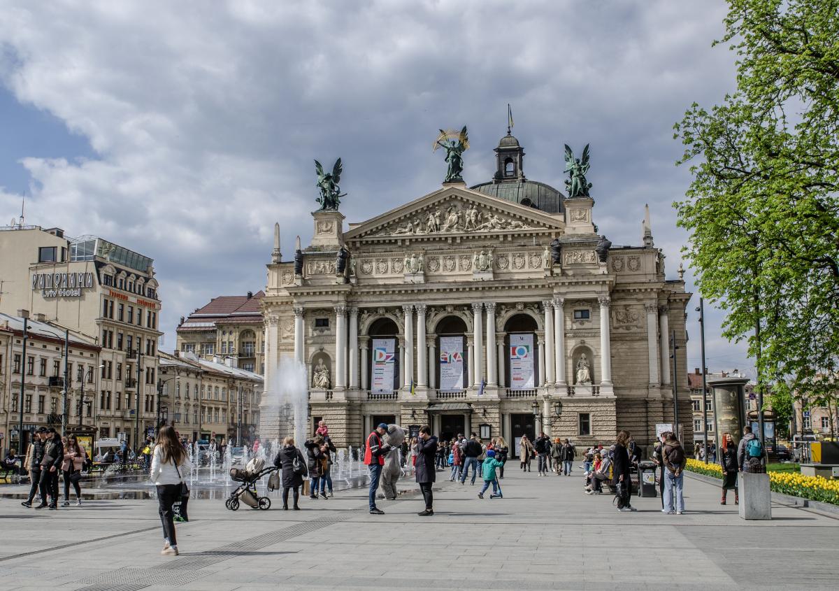 Синоптики рассказали, когда во Львове наконец станет теплее (график)