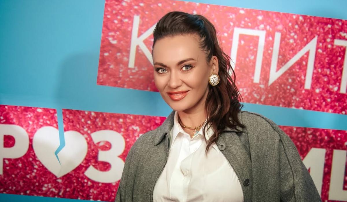 40-летняя известная актриса заинтриговала букетом от загадочного военного (фото)