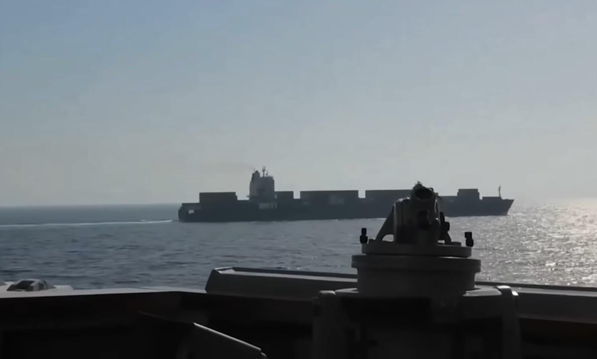 Американський есмінець вперше за 38 років обстріляв з гармати іранське судно