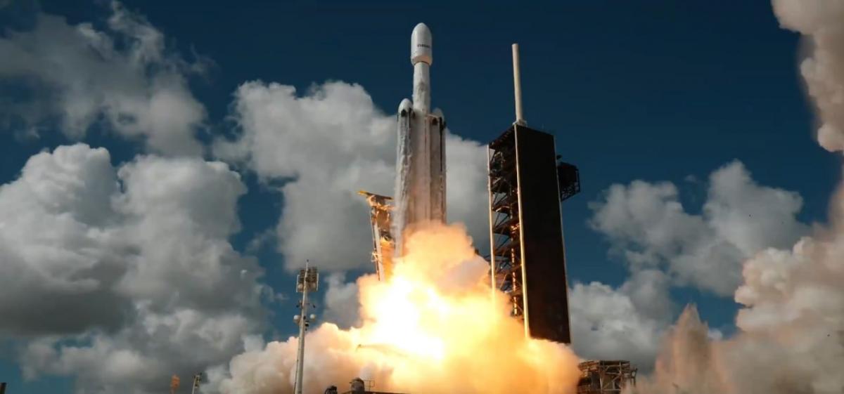 Впервые с 2024 года: США запустили гигантскую сверхтяжёлую ракету Falcon Heavy (видео)