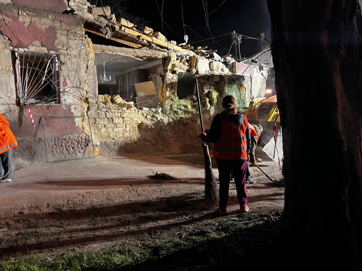 РФ 'засыпала' Одессу дронами: много раненых, повреждены дома, гостиница и десятки авто