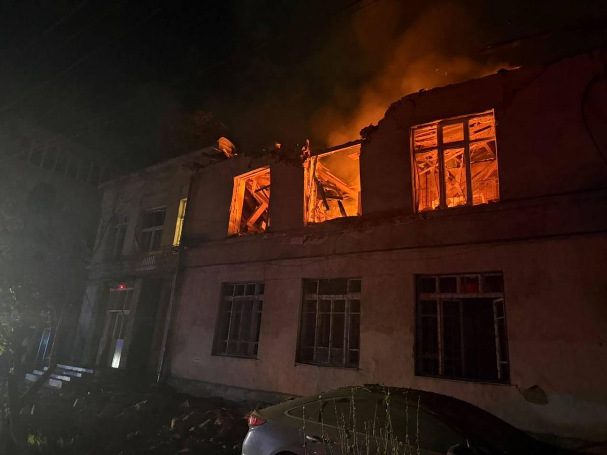 РФ 'засыпала' Одессу дронами: много раненых, повреждены дома, гостиница и десятки авто