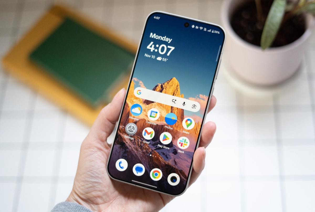 Не Samsung і не Xiaomi: названо Android-смартфон з найбільш 'живучою' батареєю