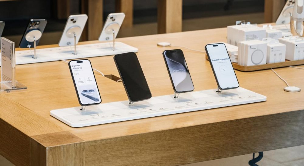 Apple скуповує всю пам'ять, щоб "задушити" конкурентів