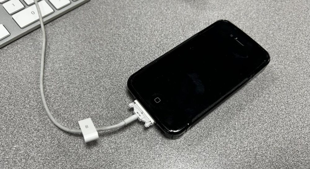 до появи USB-C смартфони використовували ці п’ять дивних роз’ємів