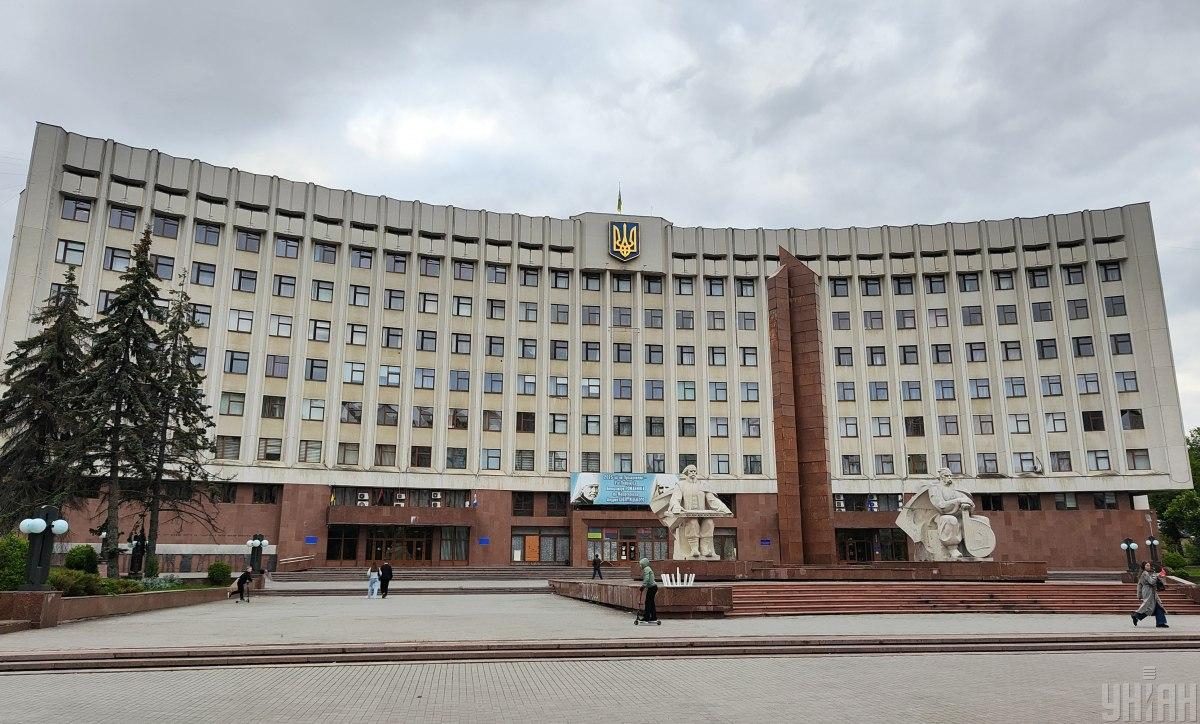 Тендери без конкуренції: в Івано-Франківській ОВА сформувалась система "своїх" підрядників