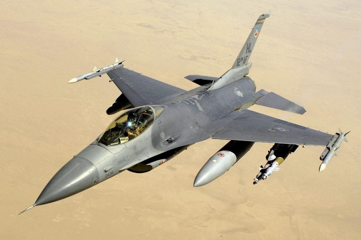 США "продавили" Перу на F-16 та злили Gripen: Defence Express про загрозу для України