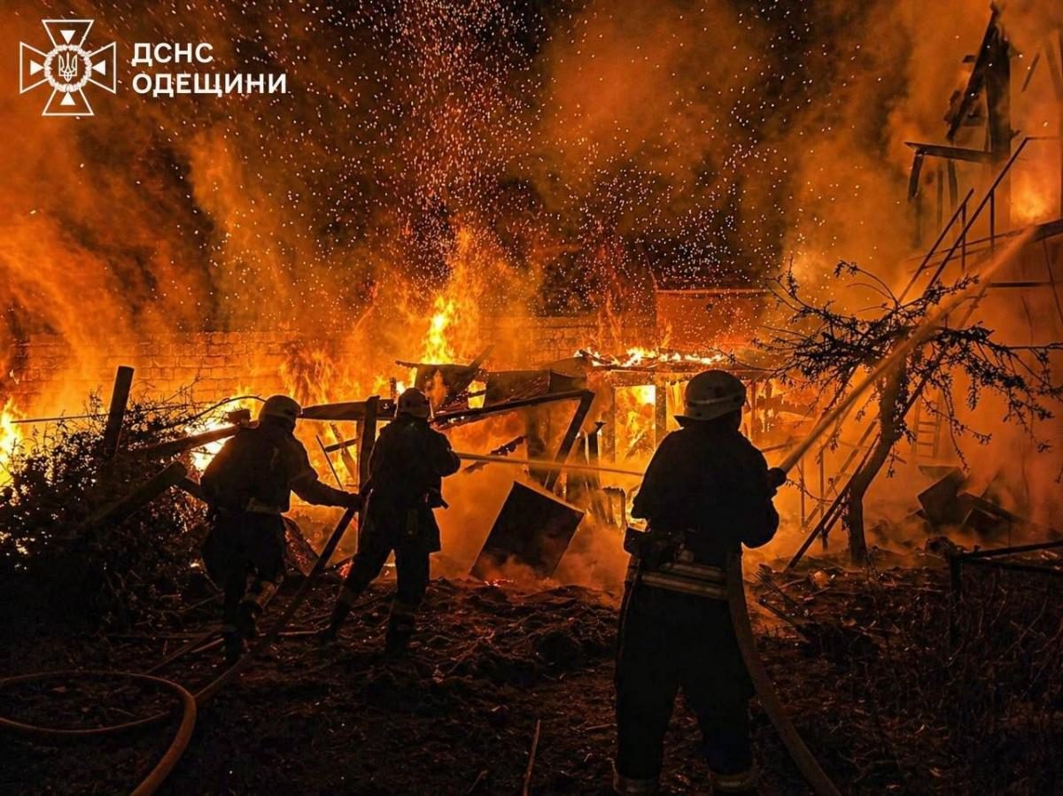 Росія масовано вдарила по Одещині: руйновано лікарню та будинки, є постраждалі