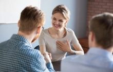 Чому деяким людям важко повірити в компліменти: пояснення психологів