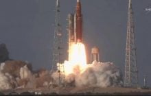 Астронавты NASA успешно отправились в историческую миссию на Луну (видео)