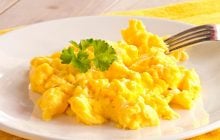 Приготовить идеальную яичницу-болтунью, как в ресторане, просто: вот 6 секретов