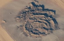 Ученые раскрыли тайну загадочных колец в пустыне Сахара благодаря снимкам NASA